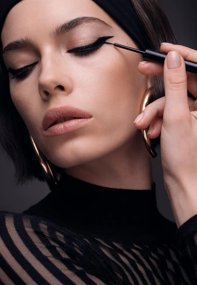 Жидкая подводка для глаз Glameyes